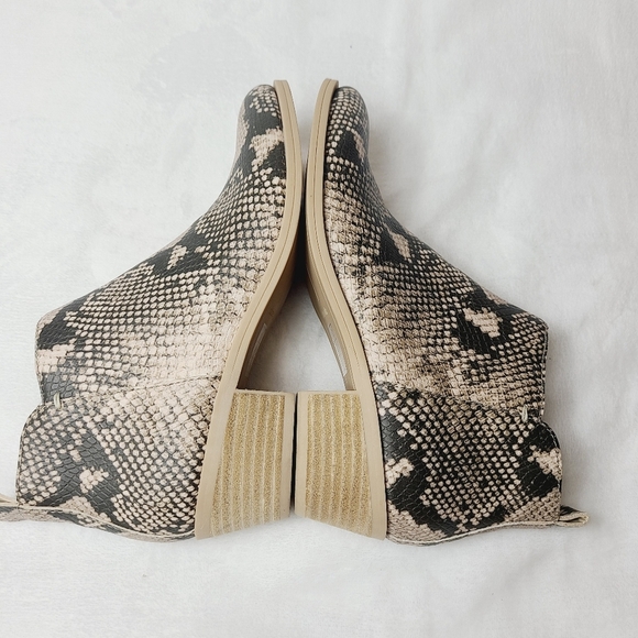 NWOT DOLCE VITA westa ankle booties , snakeskin print - Picture 5 of 8